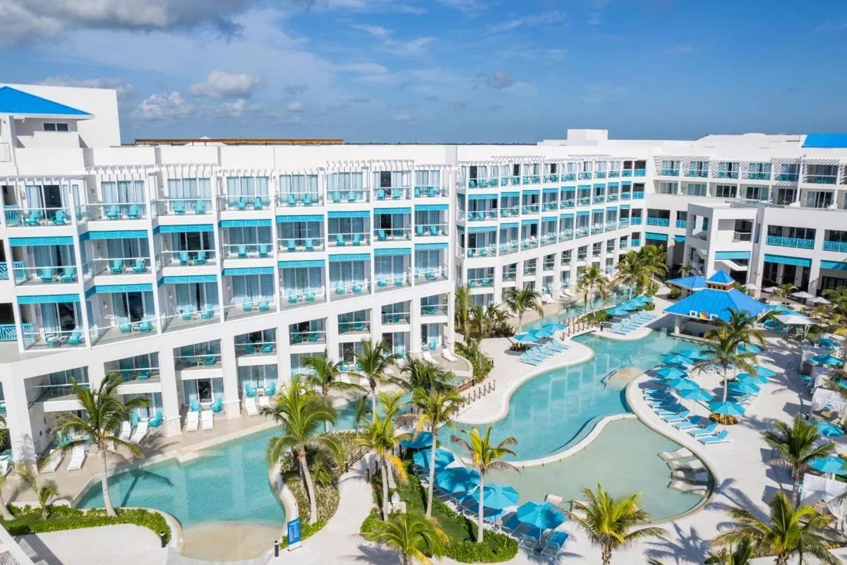 obiekt, teren hotelu, basen