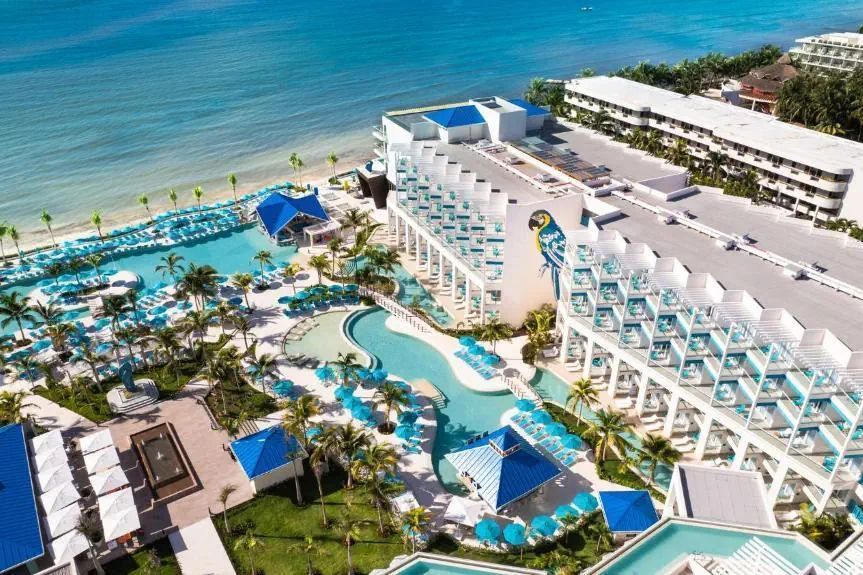 teren hotelu, plaża, basen