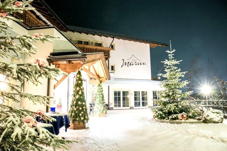 teren hotelu, budynek główny