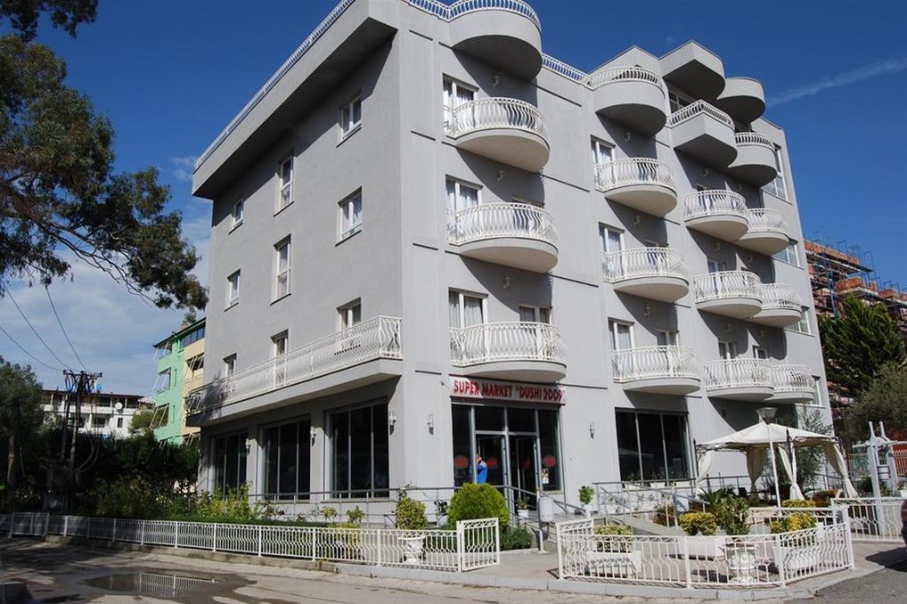obiekt, budynek główny, teren hotelu