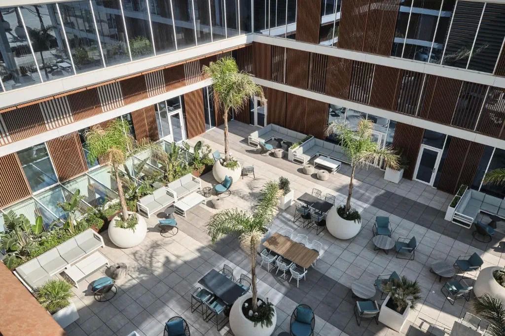 obiekt, teren hotelu