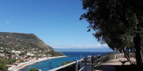 teren hotelu, plaża, góry