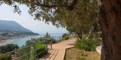 teren hotelu, plaża, góry