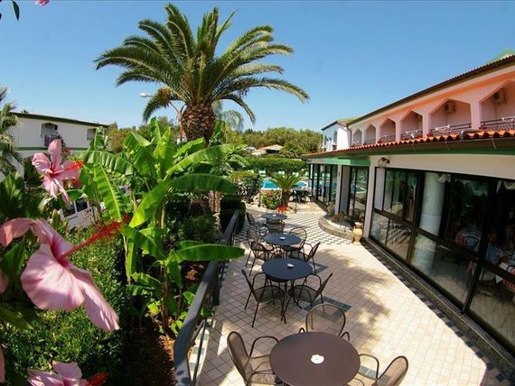 restauracja, teren hotelu
