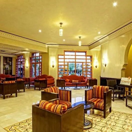 Palm Plaza