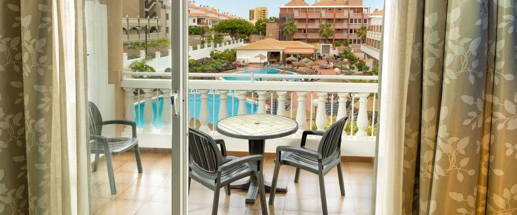 teren hotelu, apartament, balkon / taras