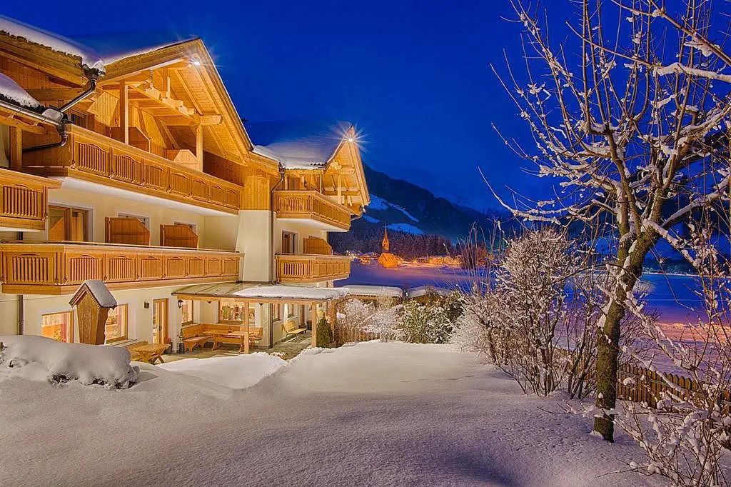 budynek główny, teren hotelu