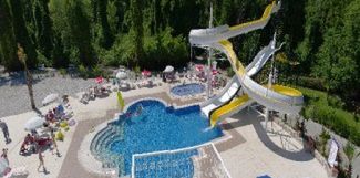 teren hotelu, basen, zjeżdżalnia