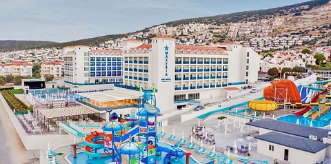 obiekt, budynek główny, basen, zjeżdżalnia, dla dzieci