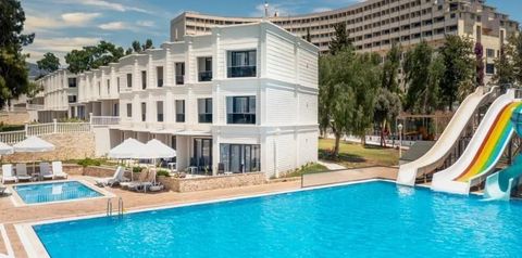 teren hotelu, basen, zjeżdżalnia