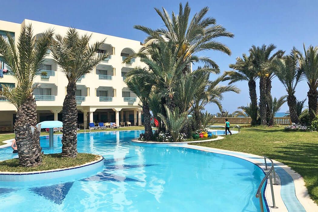 obiekt, teren hotelu, basen