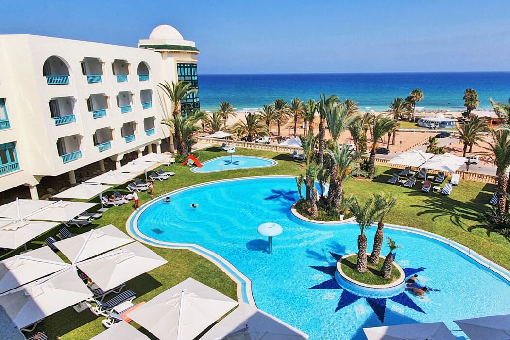 teren hotelu, basen, plaża