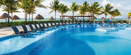 Blue Bay Grand Esmeralda