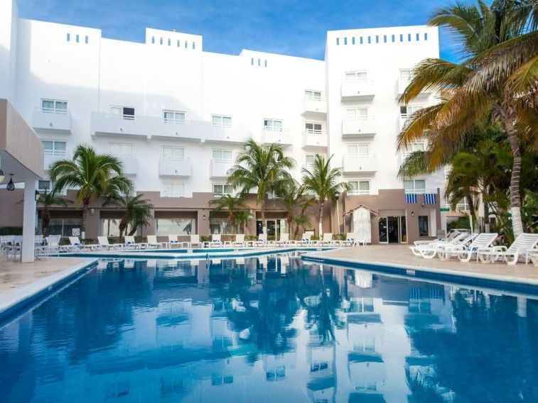 Holiday Inn Cancun Arenas 4*