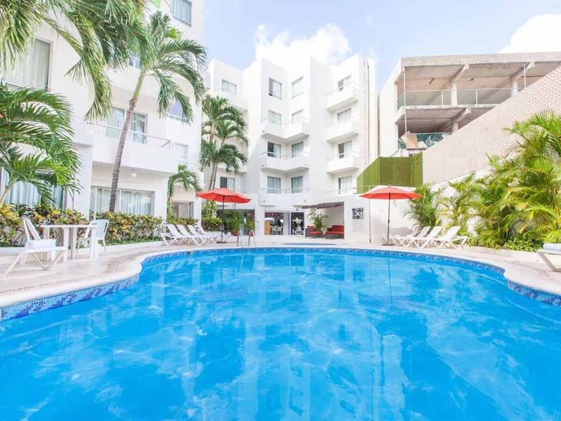 Ramada Cancun City 3*