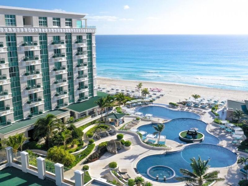 Sandos Cancun Luxury Resort 5*