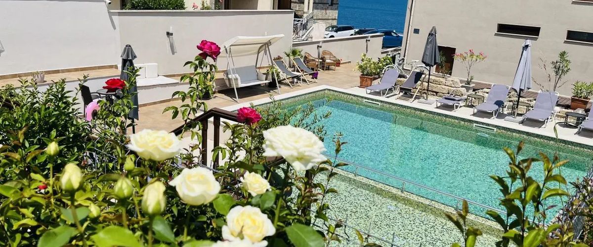 obiekt, teren hotelu, basen