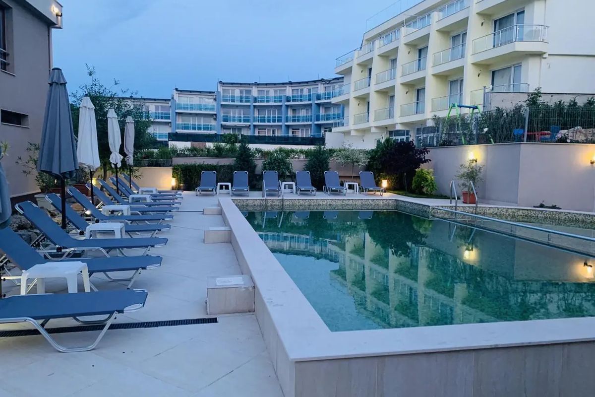 obiekt, teren hotelu, basen