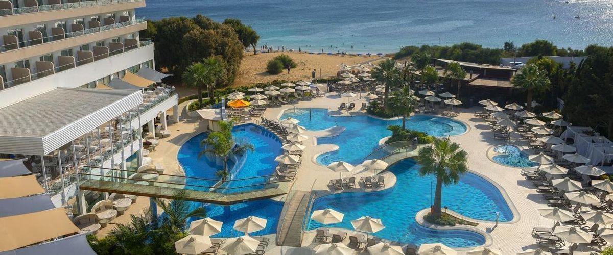 teren hotelu, basen, plaża