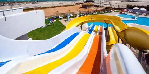 teren hotelu, basen, zjeżdżalnia