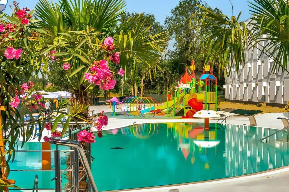 basen, zjeżdżalnia, brodzik