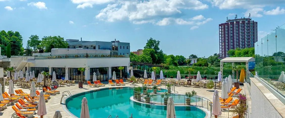 obiekt, teren hotelu, basen