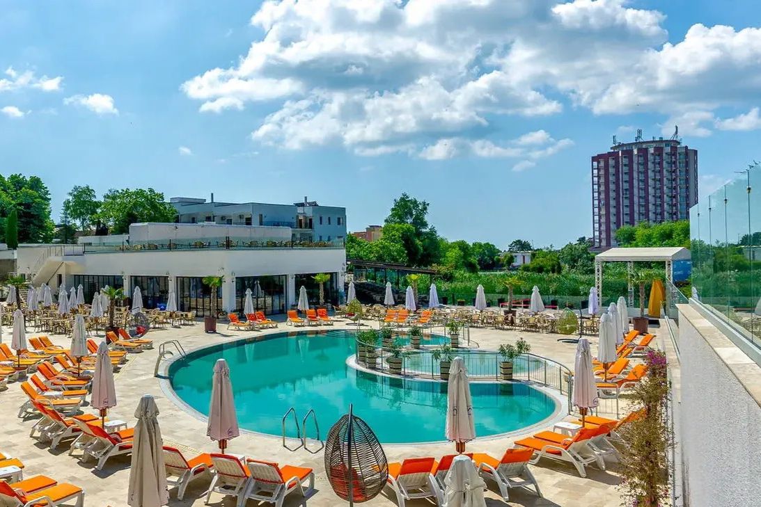 obiekt, teren hotelu, basen