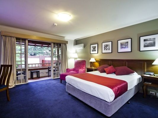Mercure Canberra 4*