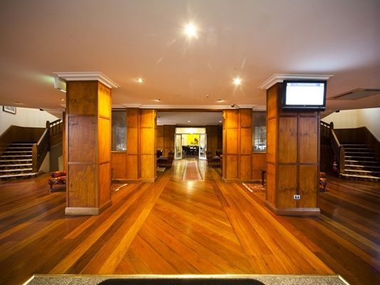 Mercure Canberra 4*