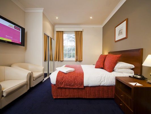 Mercure Canberra 4*