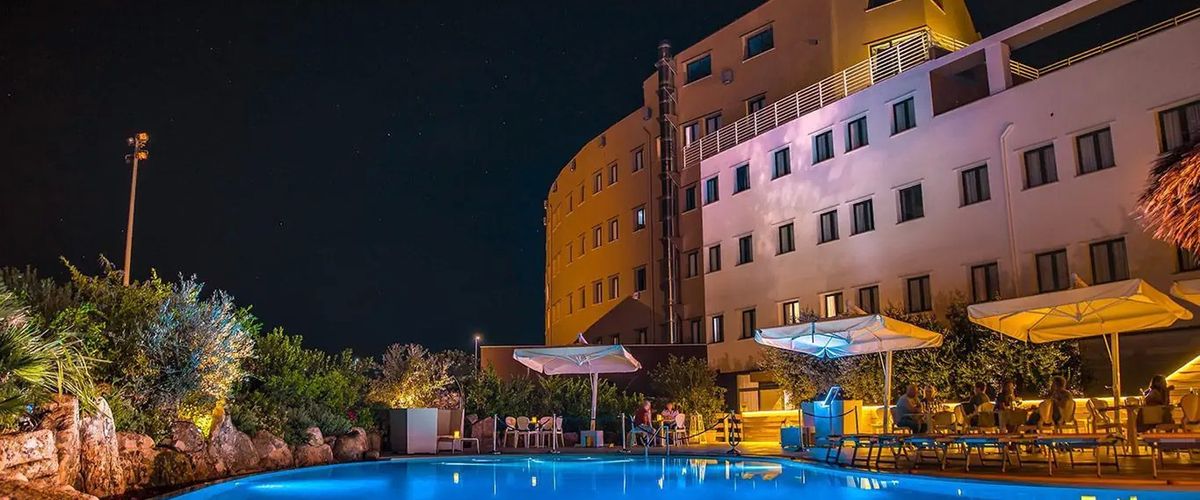 budynek główny, basen