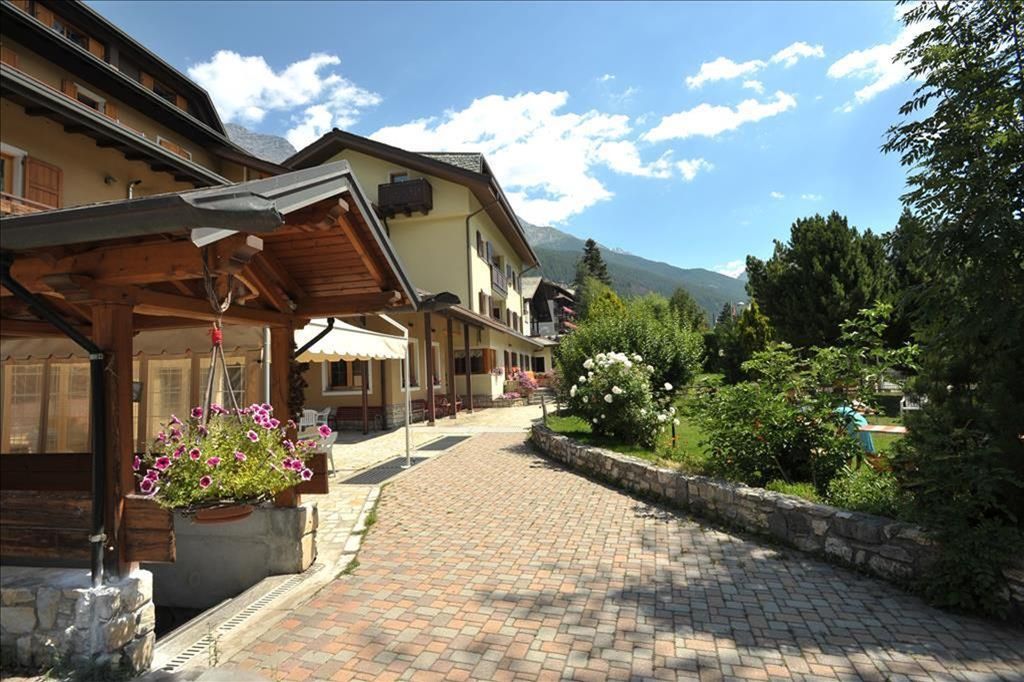 obiekt, budynek główny, teren hotelu