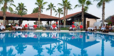 teren hotelu, restauracja, basen