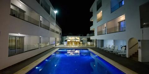 teren hotelu, basen, pool bar