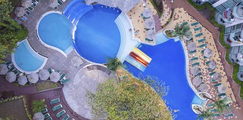 zjeżdżalnia, basen, teren hotelu
