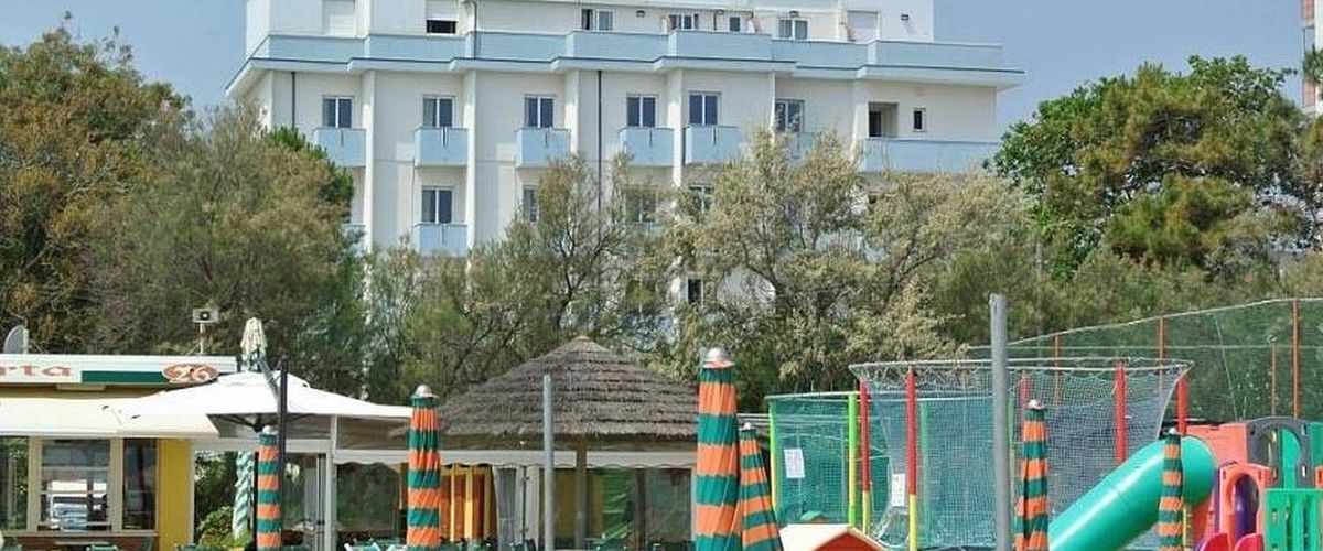 teren hotelu, budynek główny