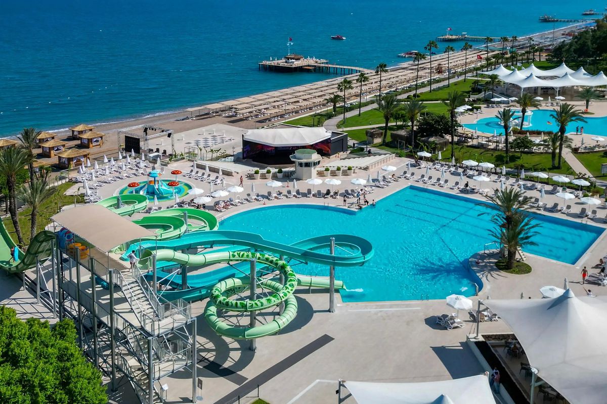 teren hotelu, basen, aquapark