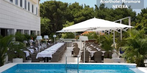 teren hotelu, restauracja, basen