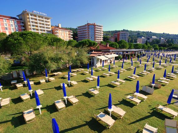 obiekt, teren hotelu