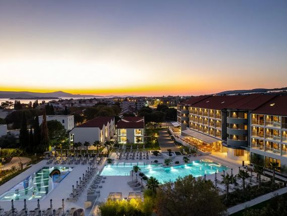 obiekt, teren hotelu, basen