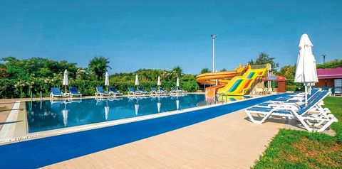 teren hotelu, basen, zjeżdżalnia