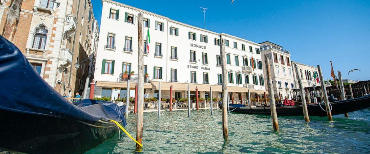 budynek główny, teren hotelu