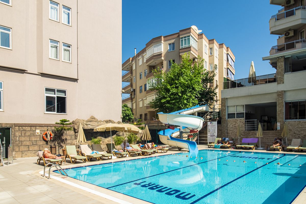 basen, zjeżdżalnia