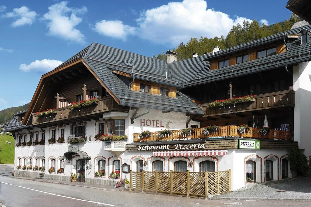 budynek główny, obiekt