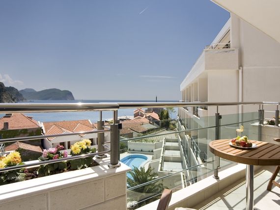 góry, basen, balkon / taras