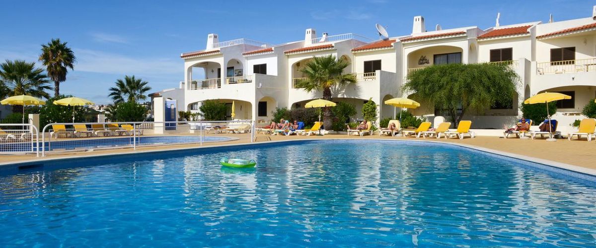 teren hotelu, obiekt, basen