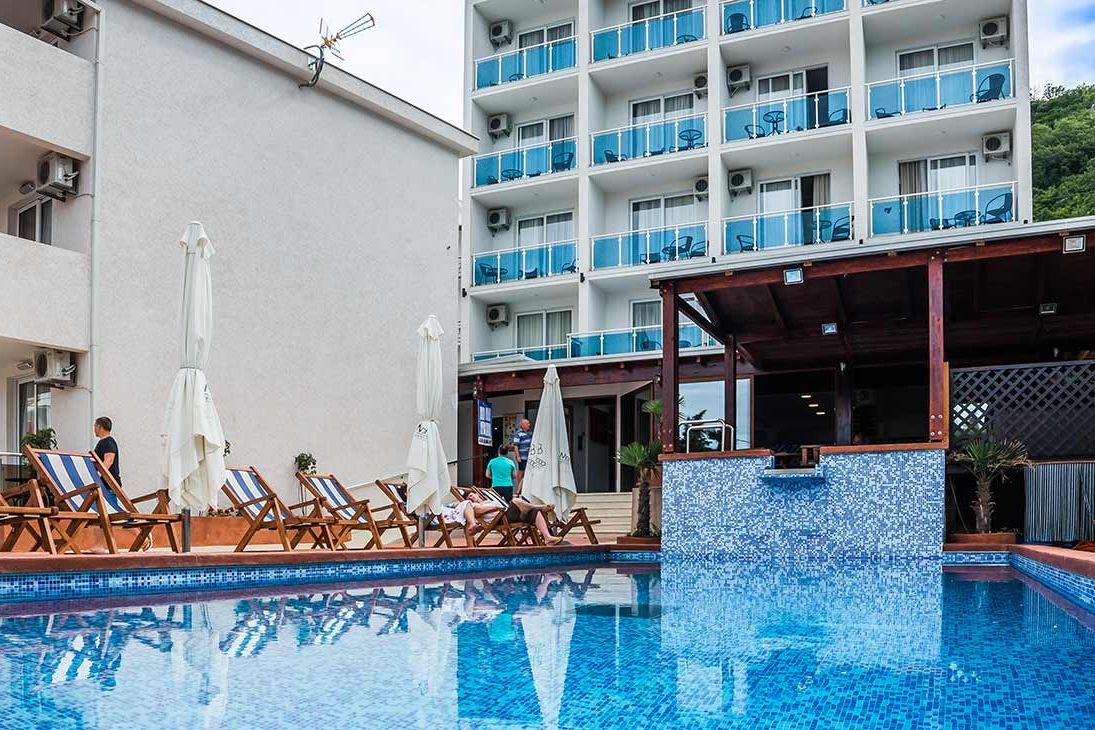 basen, teren hotelu, obiekt
