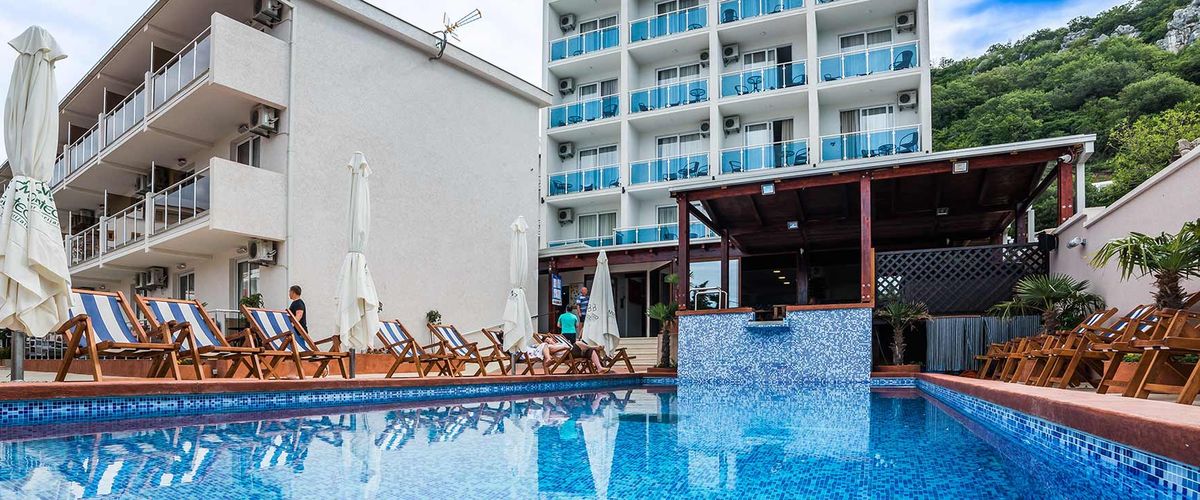 obiekt, teren hotelu, basen