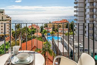 Monumental Plaza by Petit Hotels