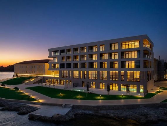 obiekt, teren hotelu
